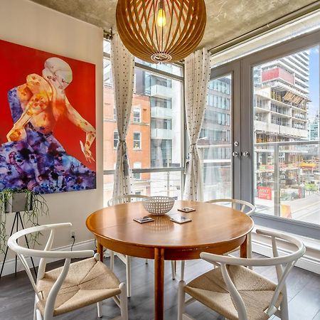 Spacious Corner Apartment Downtown Toronto Exterior photo