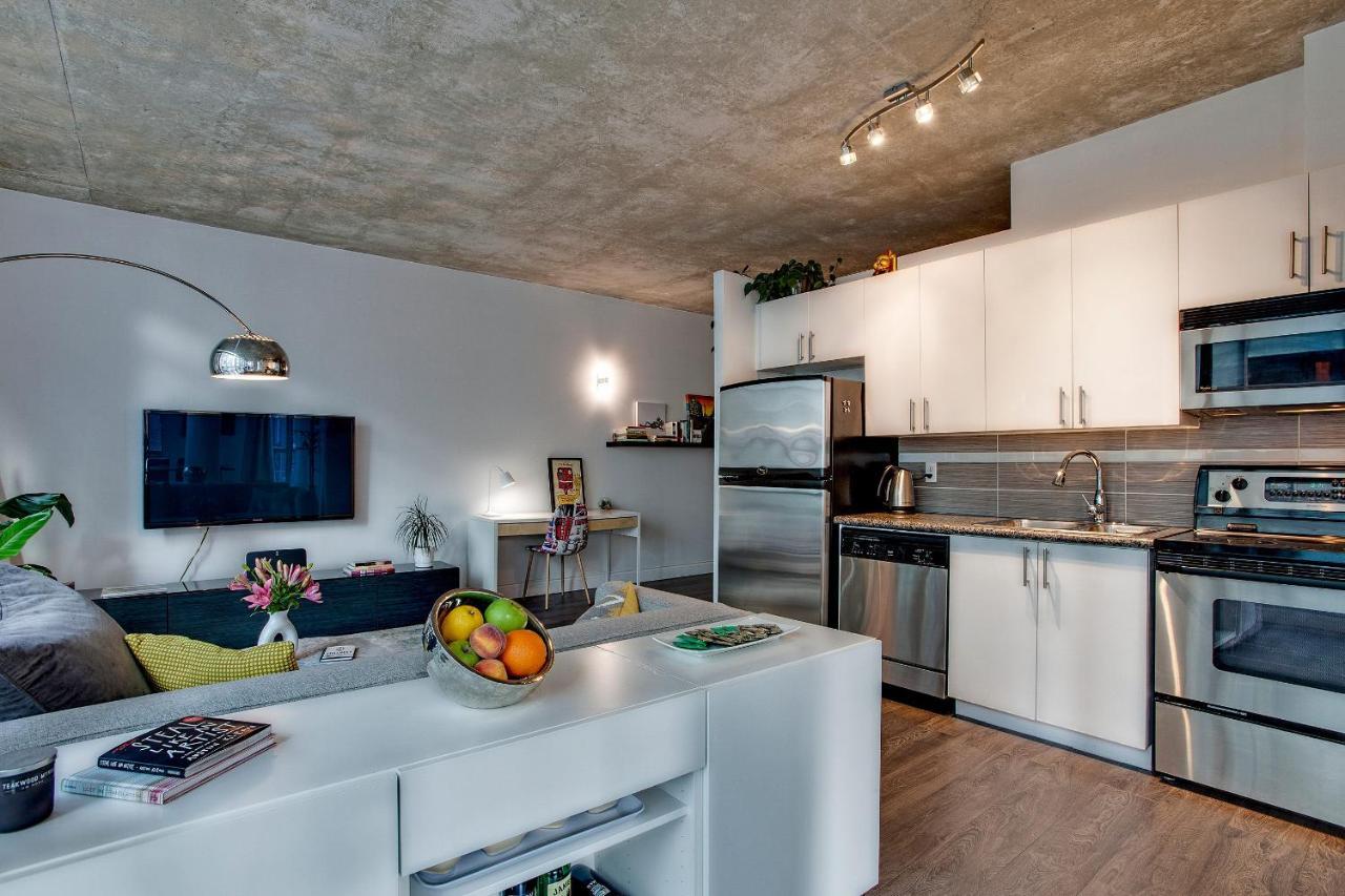 Spacious Corner Apartment Downtown Toronto Exterior photo