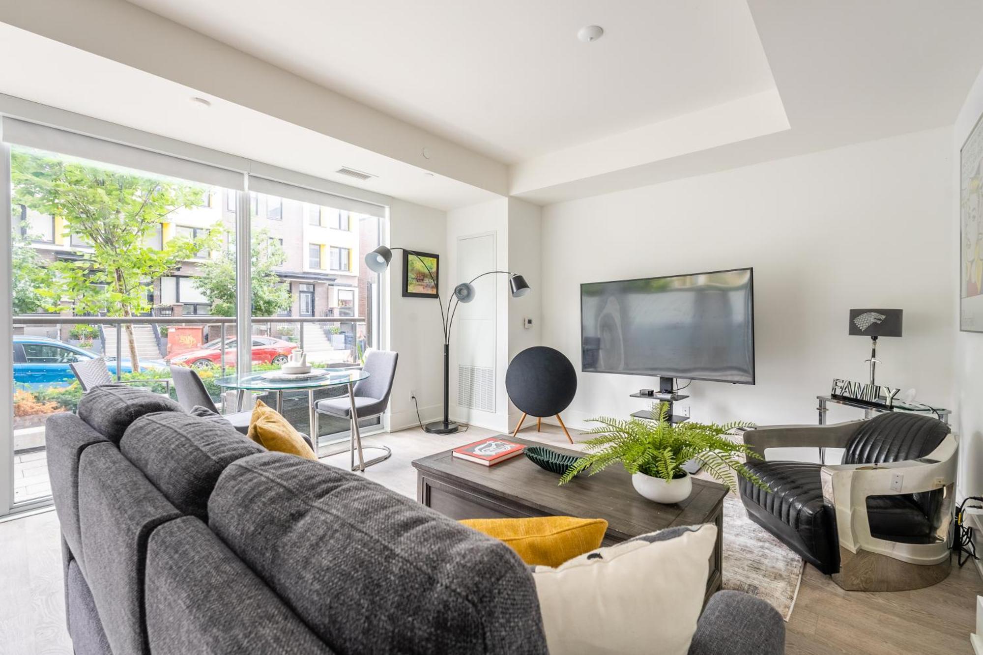 Spacious Corner Apartment Downtown Toronto Exterior photo