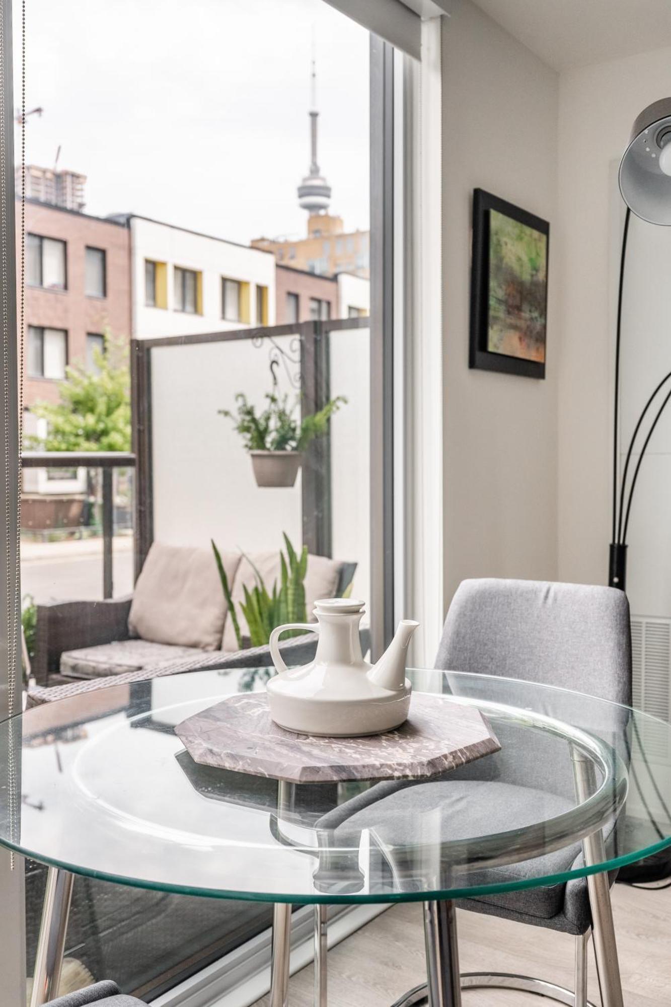 Spacious Corner Apartment Downtown Toronto Exterior photo