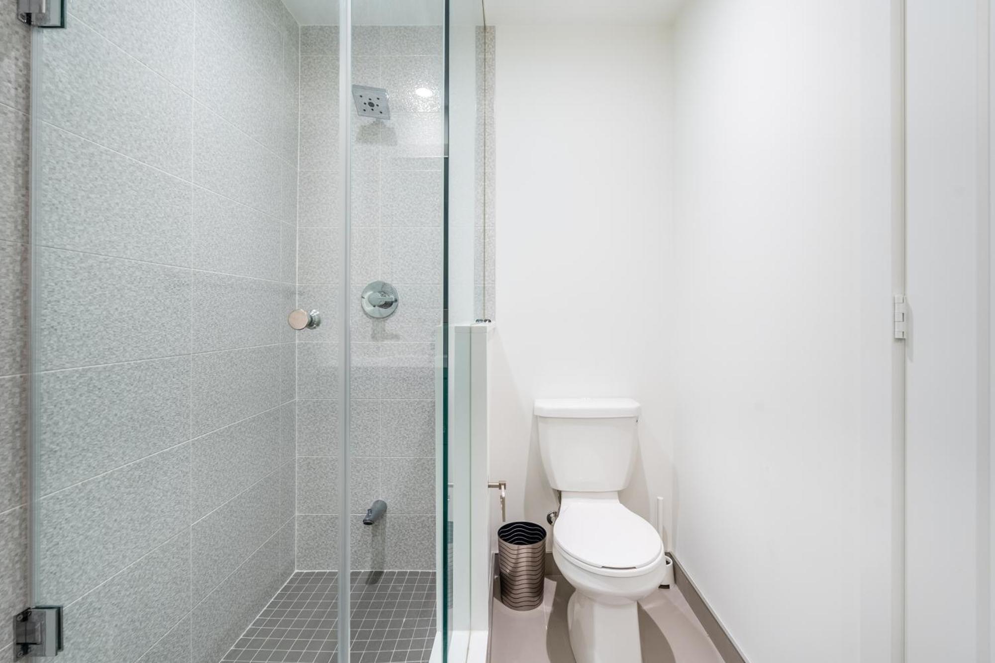 Spacious Corner Apartment Downtown Toronto Exterior photo