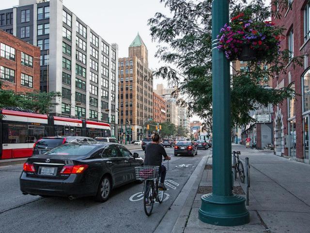 Spacious Corner Apartment Downtown Toronto Exterior photo