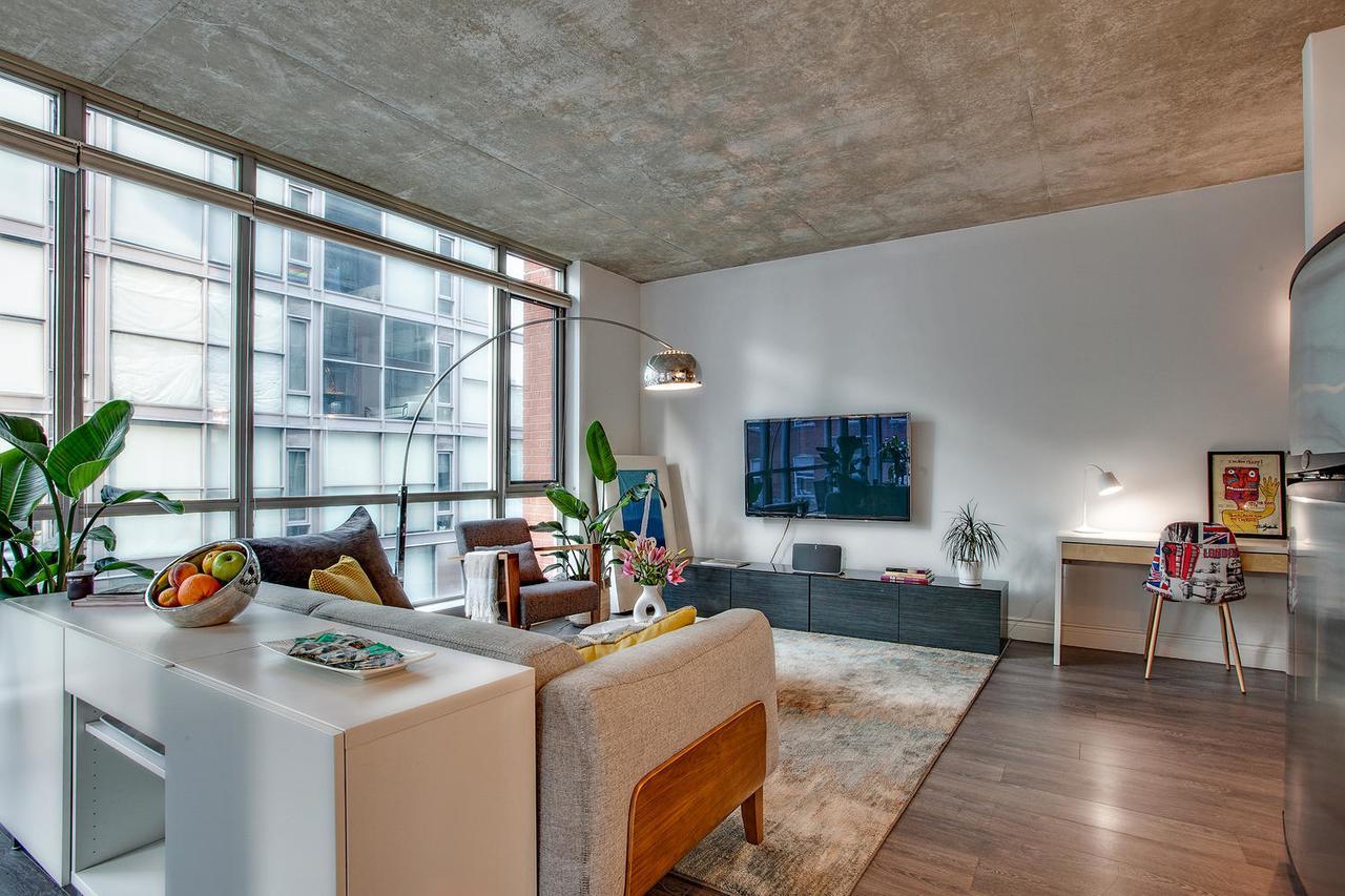 Spacious Corner Apartment Downtown Toronto Exterior photo